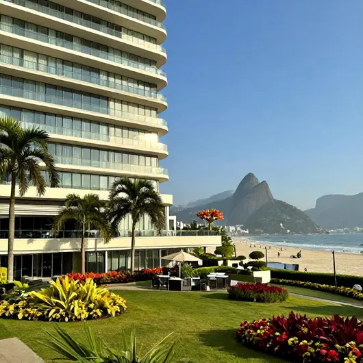 Alto padrão a poucos passos da Praia Grande Alto padrão a poucos passos da Praia Grande